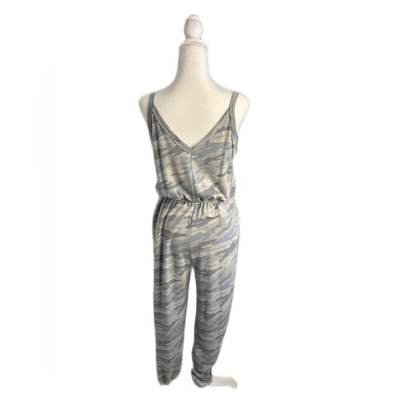 Camouflage tank top jumpsuit - Picture 2 of 3